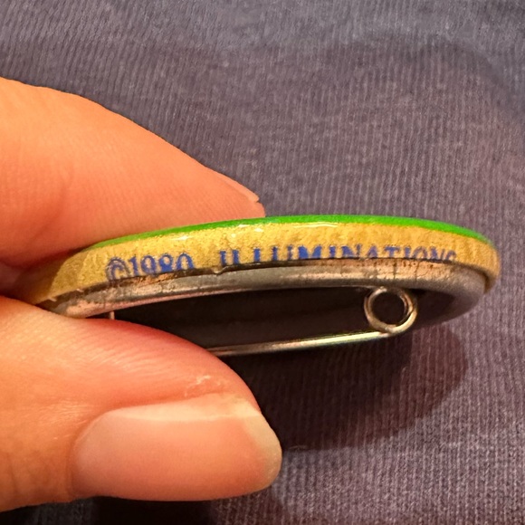 1980 Rainbow Running Button - Picture 2 of 2